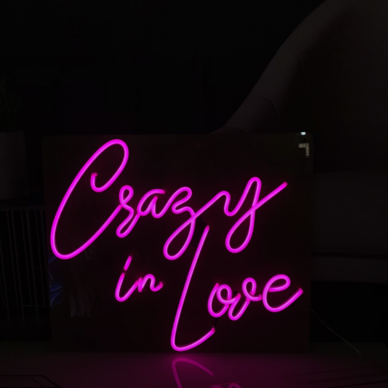 Crazy in Love Neonkyltti