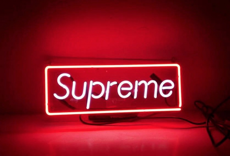 Supreme Neonkyltti