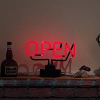 Open Red Desktop Neonkyltti